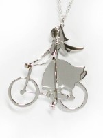 Collane -  - RAG110 PENDENTE RAGAZZA IN BICI CATENINA  - Galvanizzato in rodio - disponibile subito